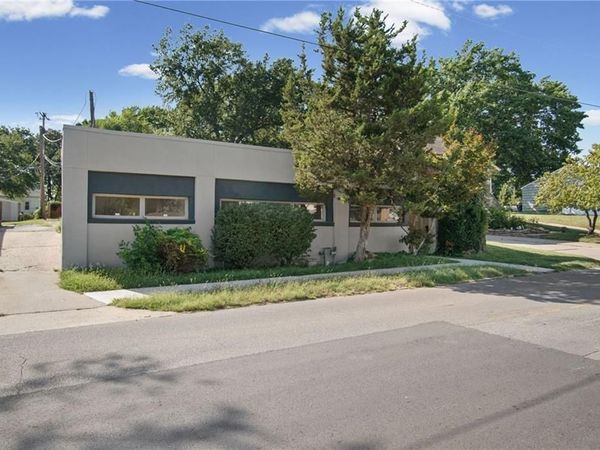 7132 Main Street, Kansas City, MO 64114