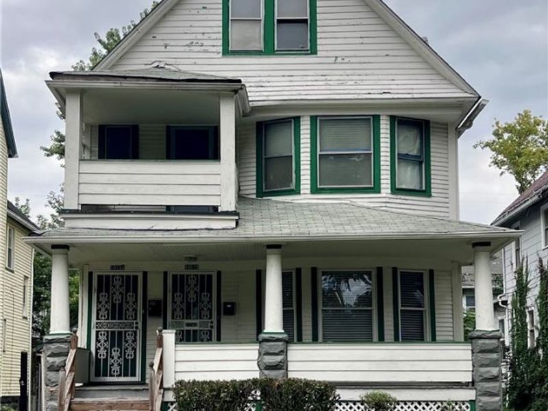 10121 Parkgate Avenue, Cleveland, OH 44108 Photo 2