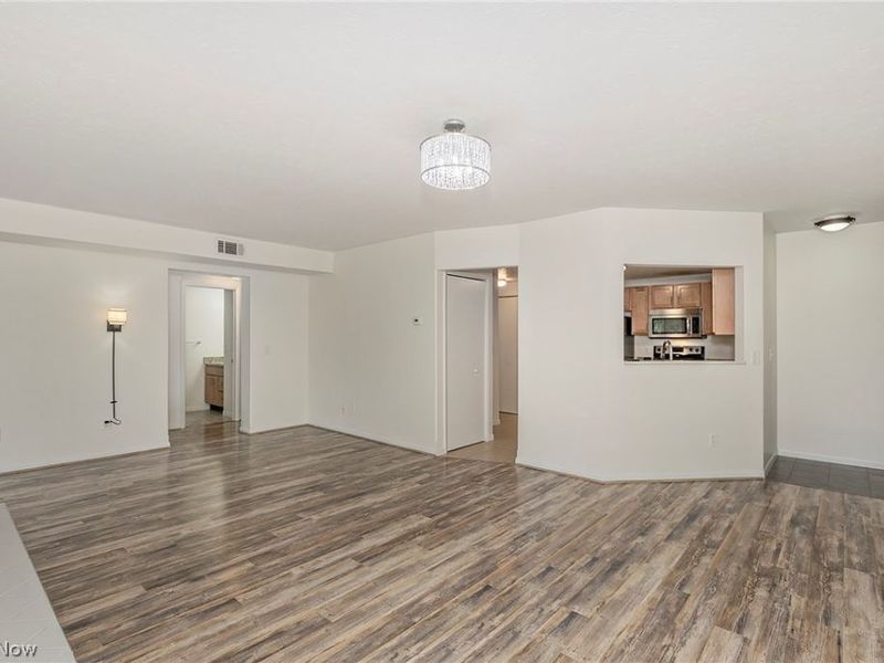 26101 Village Lane, Unit 107, Beachwood, OH 44122 Photo 3