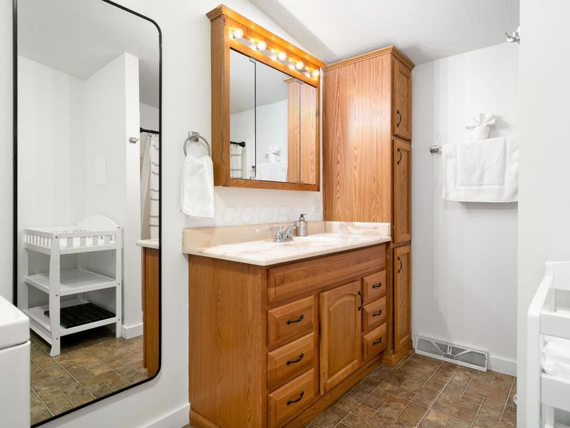 18596 Harble Griffith Road, Logan, OH 43138 Photo 10