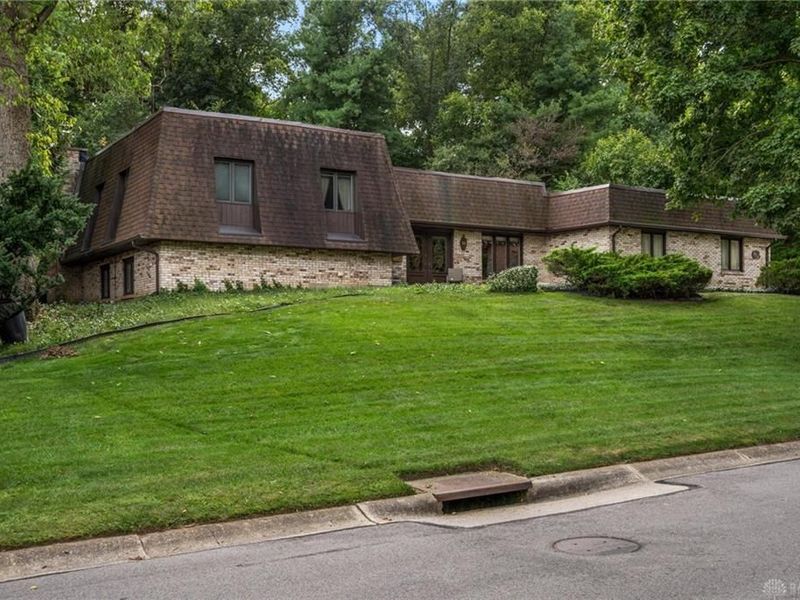 250 Trailwoods Drive, Dayton, OH 45415 Photo 2
