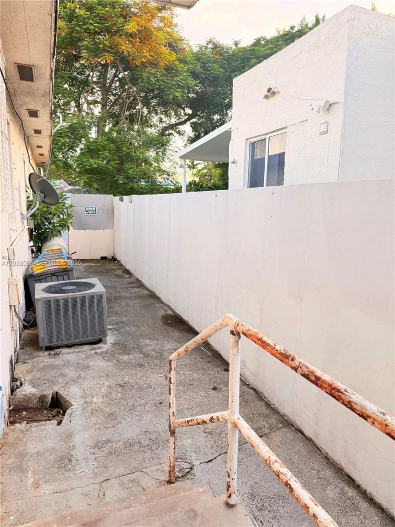 2410 NW 34th St, Unit 2, Miami, FL 33142 Photo