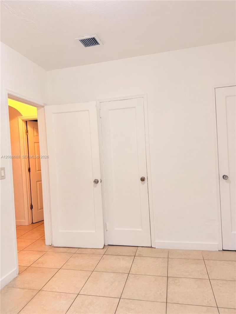 2410 NW 34th St, Unit 2, Miami, FL 33142 Photo