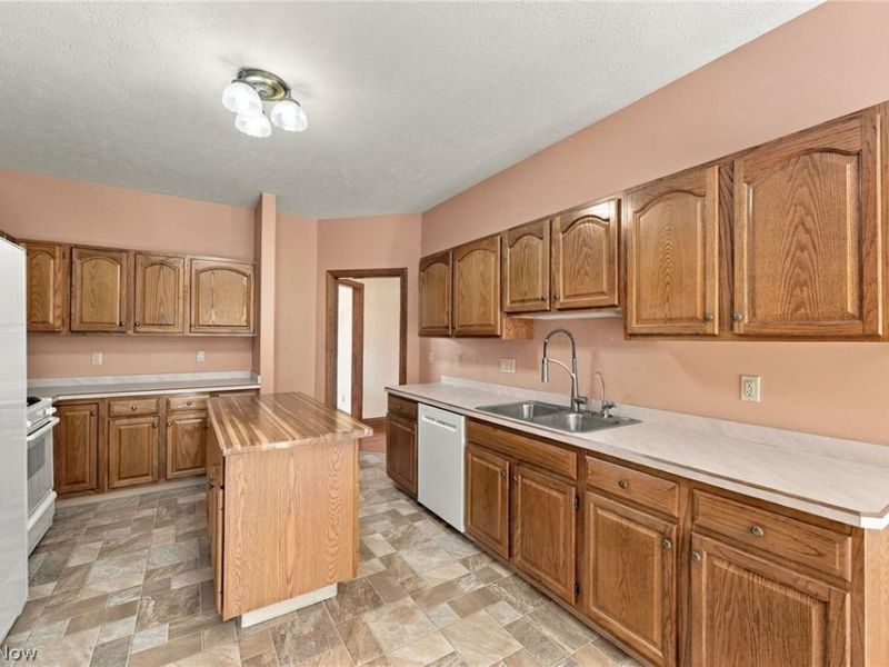 11735 Tall Pines Drive, Chardon, OH 44024 Photo 12