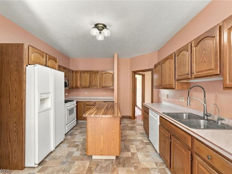 11735 Tall Pines Drive, Chardon, OH 44024 Photo 13