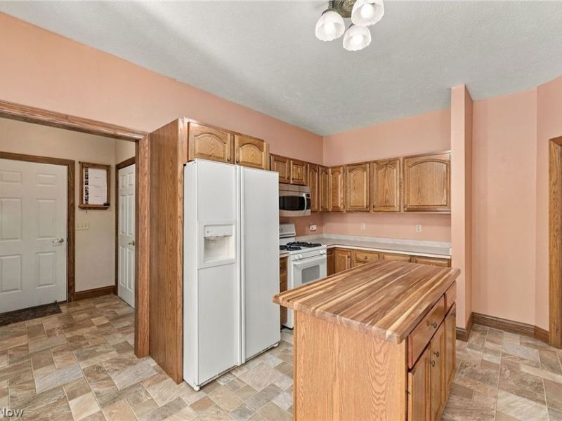 11735 Tall Pines Drive, Chardon, OH 44024 Photo 14