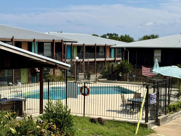 1550 E 2nd Street, Pass Christian, MS 39571