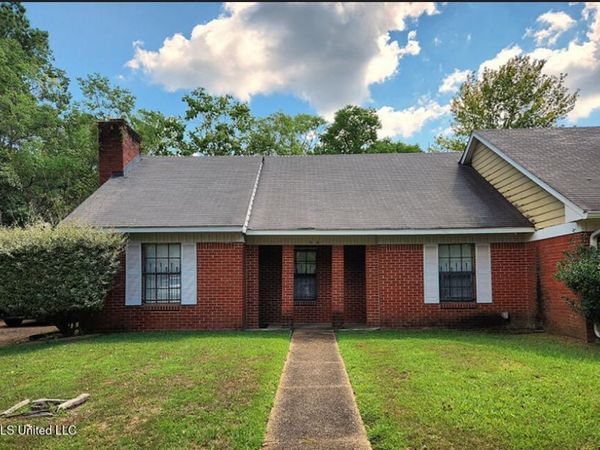 9a River Oaks Place, Jackson, MS 39211