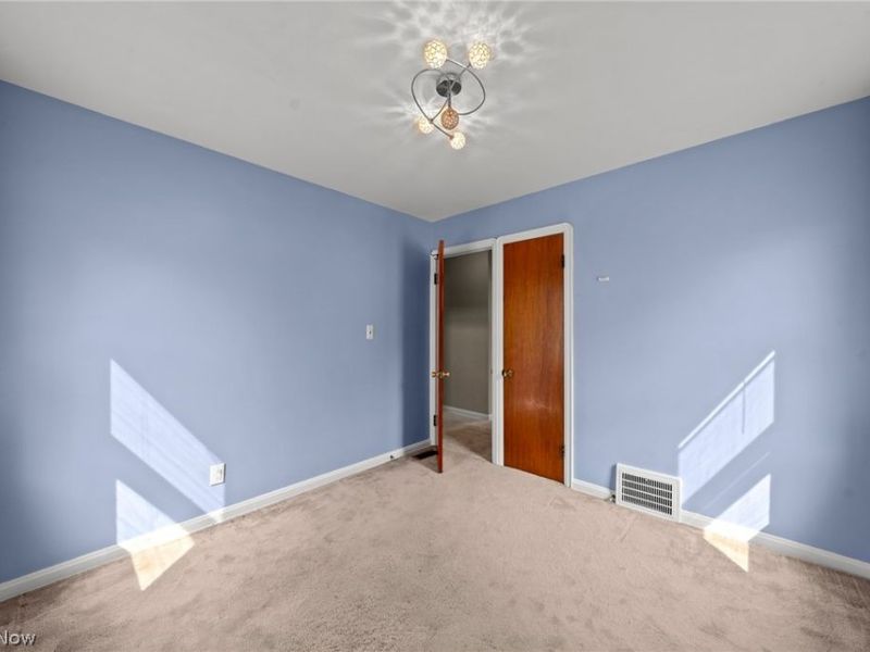 3261 Berea Road, Cleveland, OH 44111 Photo 12