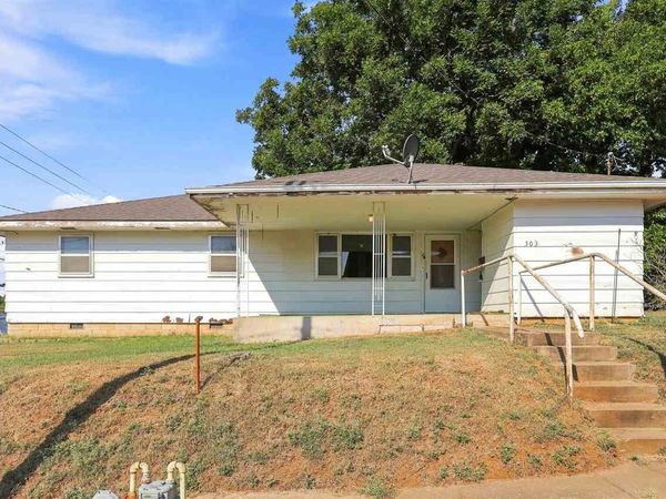 303 N C Street, Yale, OK 74085