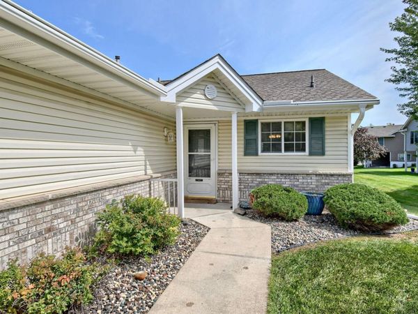 828 Woodland Drive , Mahtomedi, MN 55115
