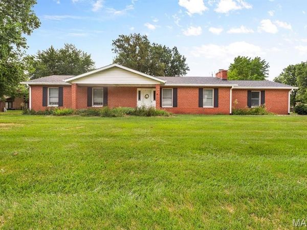 28 Rushmore Drive, Glen Carbon, IL 62034
