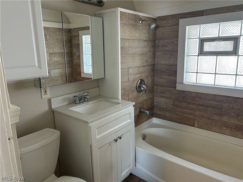 3961 E 53rd Street, Newburgh Heights, OH 44105 Photo 3