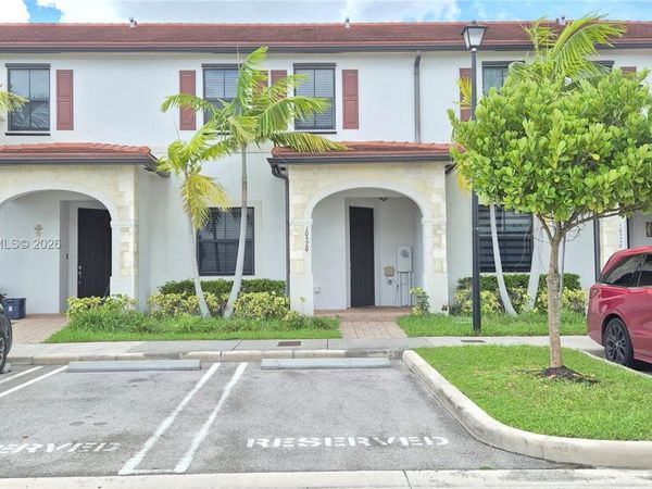 10570 W 33rd Ln, Hialeah, FL 33018