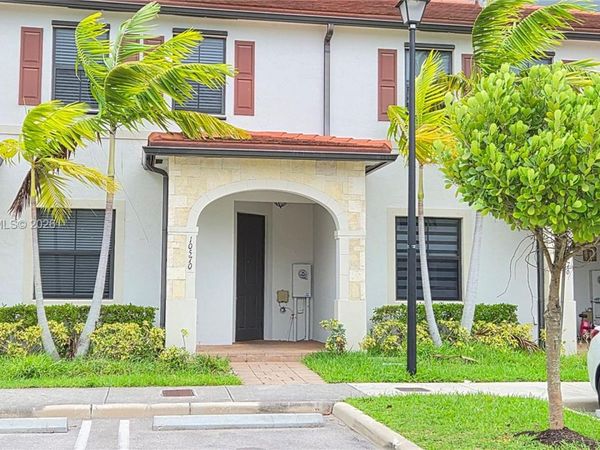 10570 W 33rd Ln , Hialeah, FL 33018