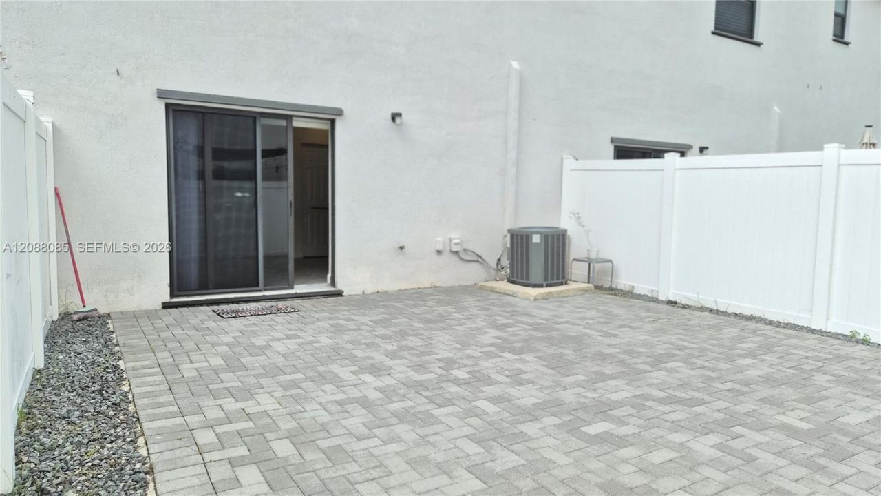 10570 W 33rd Ln, Hialeah, FL 33018 Photo