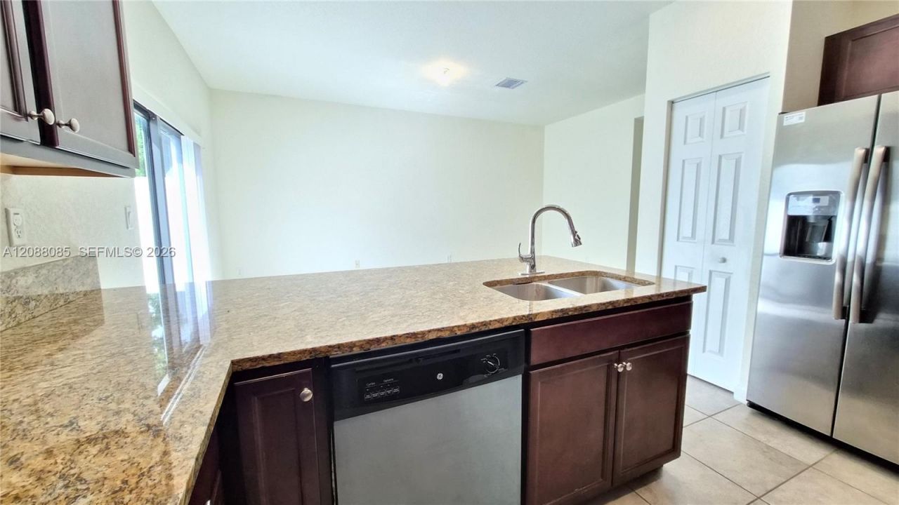 10570 W 33rd Ln, Hialeah, FL 33018 Photo