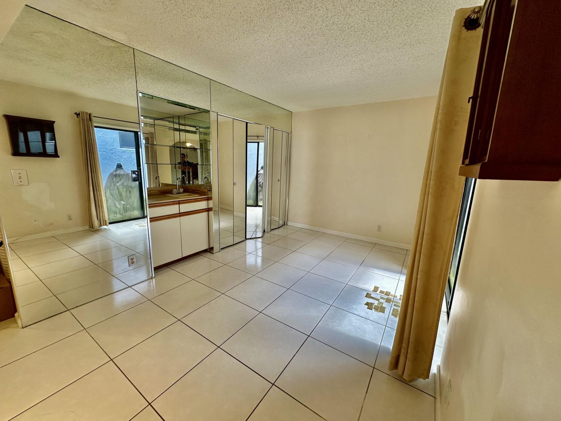 305 Lakeside Court, Sunrise, FL 33326 Photo