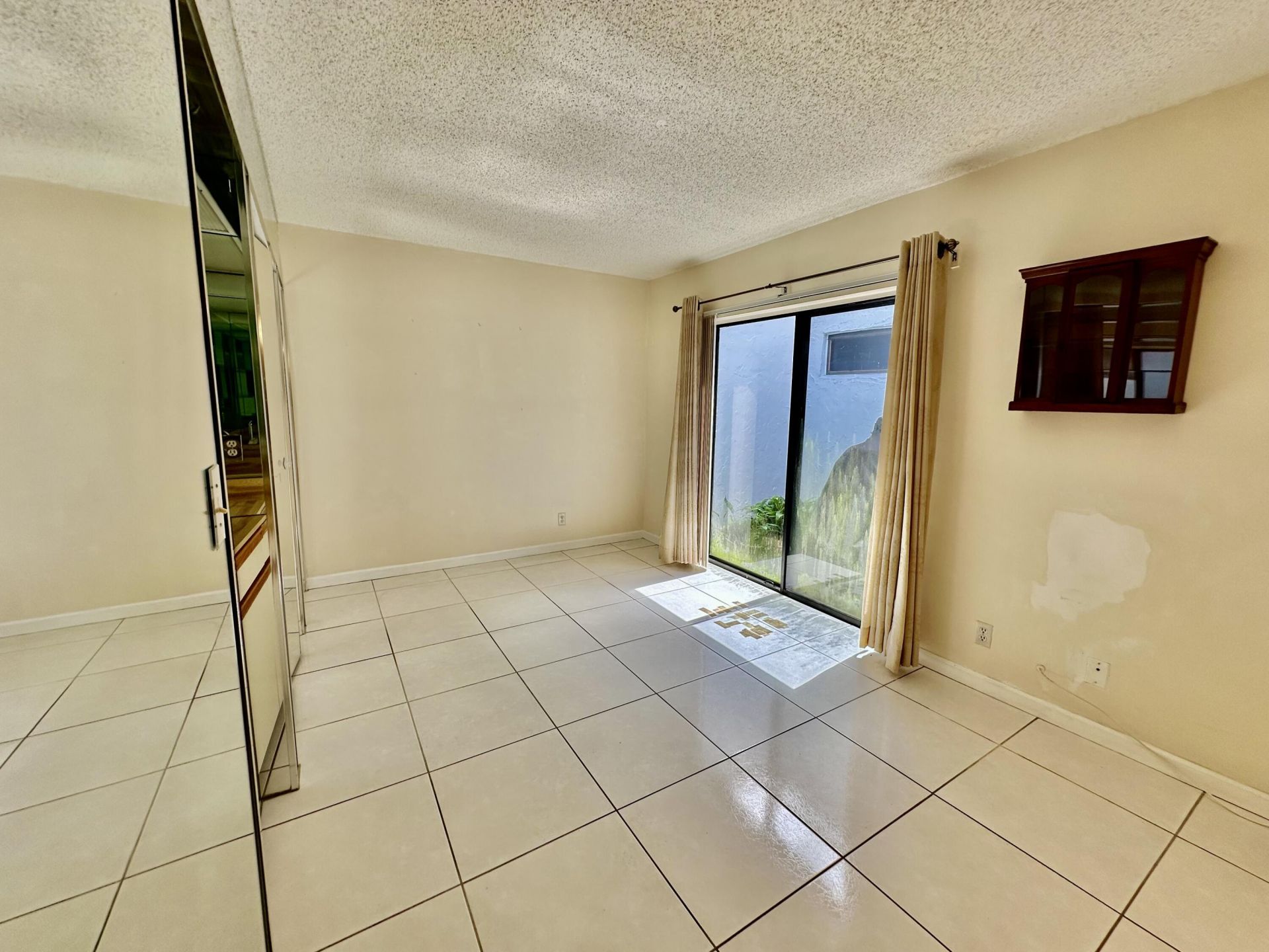 305 Lakeside Court, Sunrise, FL 33326 Photo