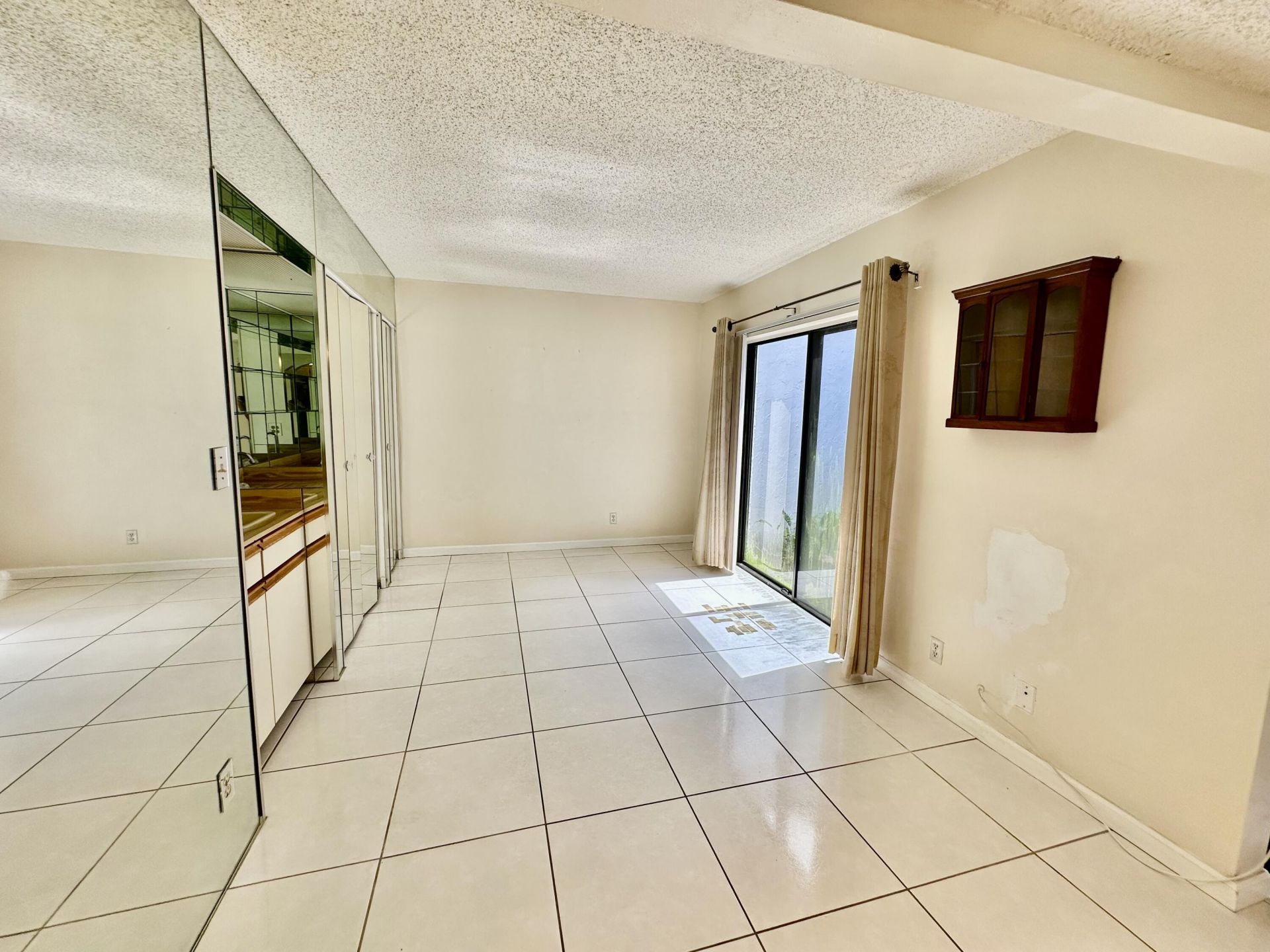 305 Lakeside Court, Sunrise, FL 33326 Photo
