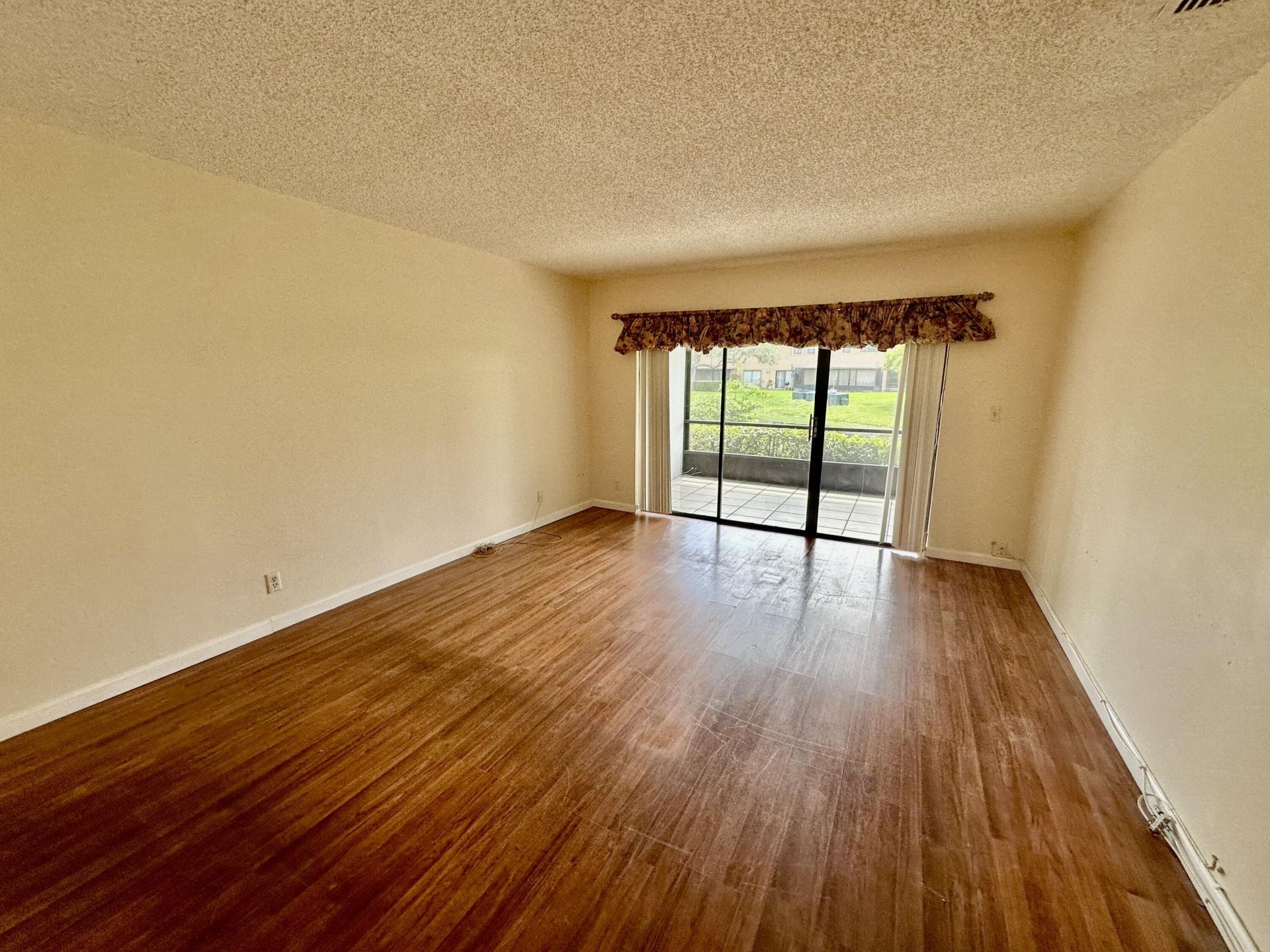 305 Lakeside Court, Sunrise, FL 33326 Photo