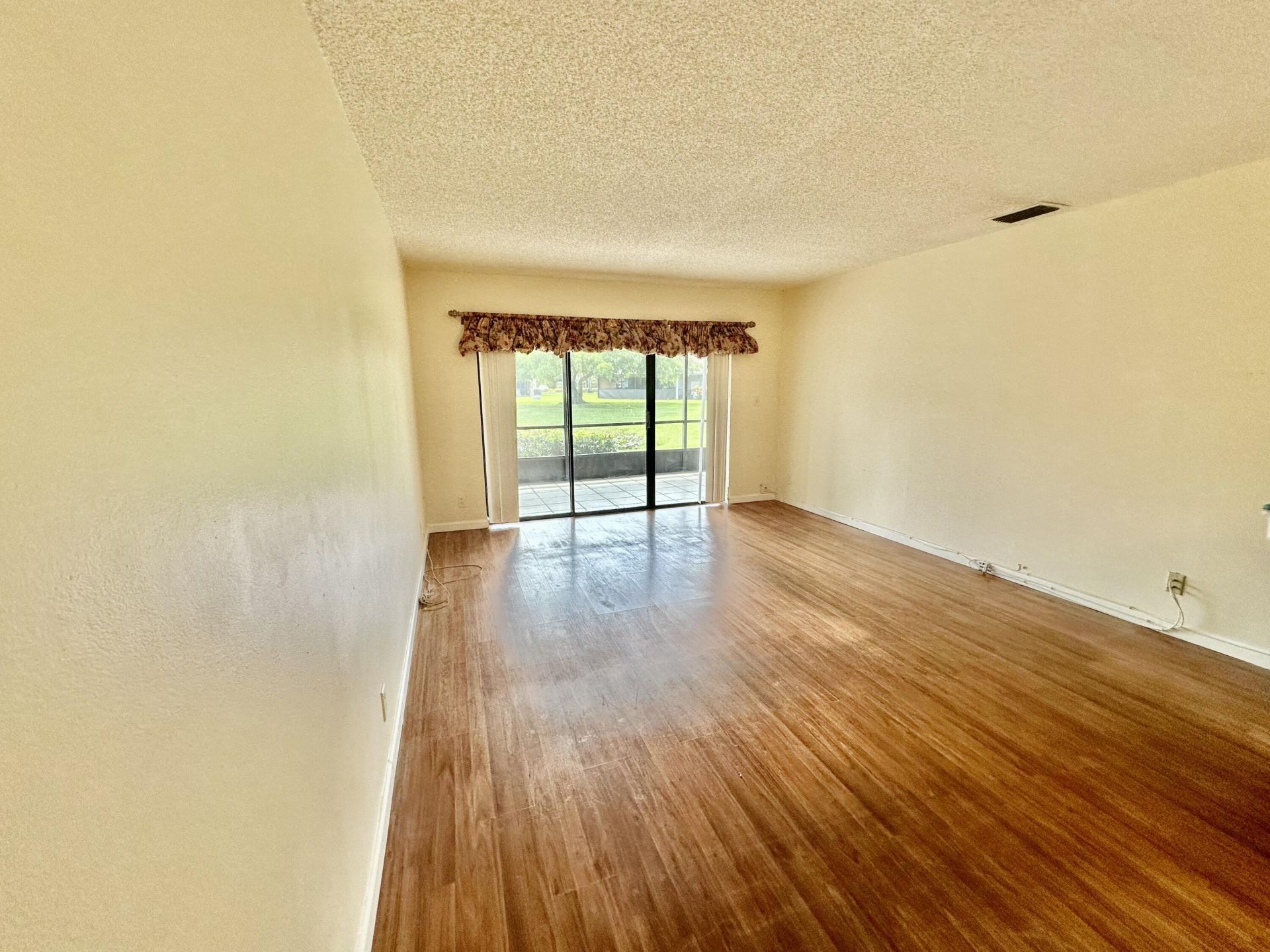 305 Lakeside Court, Sunrise, FL 33326 Photo