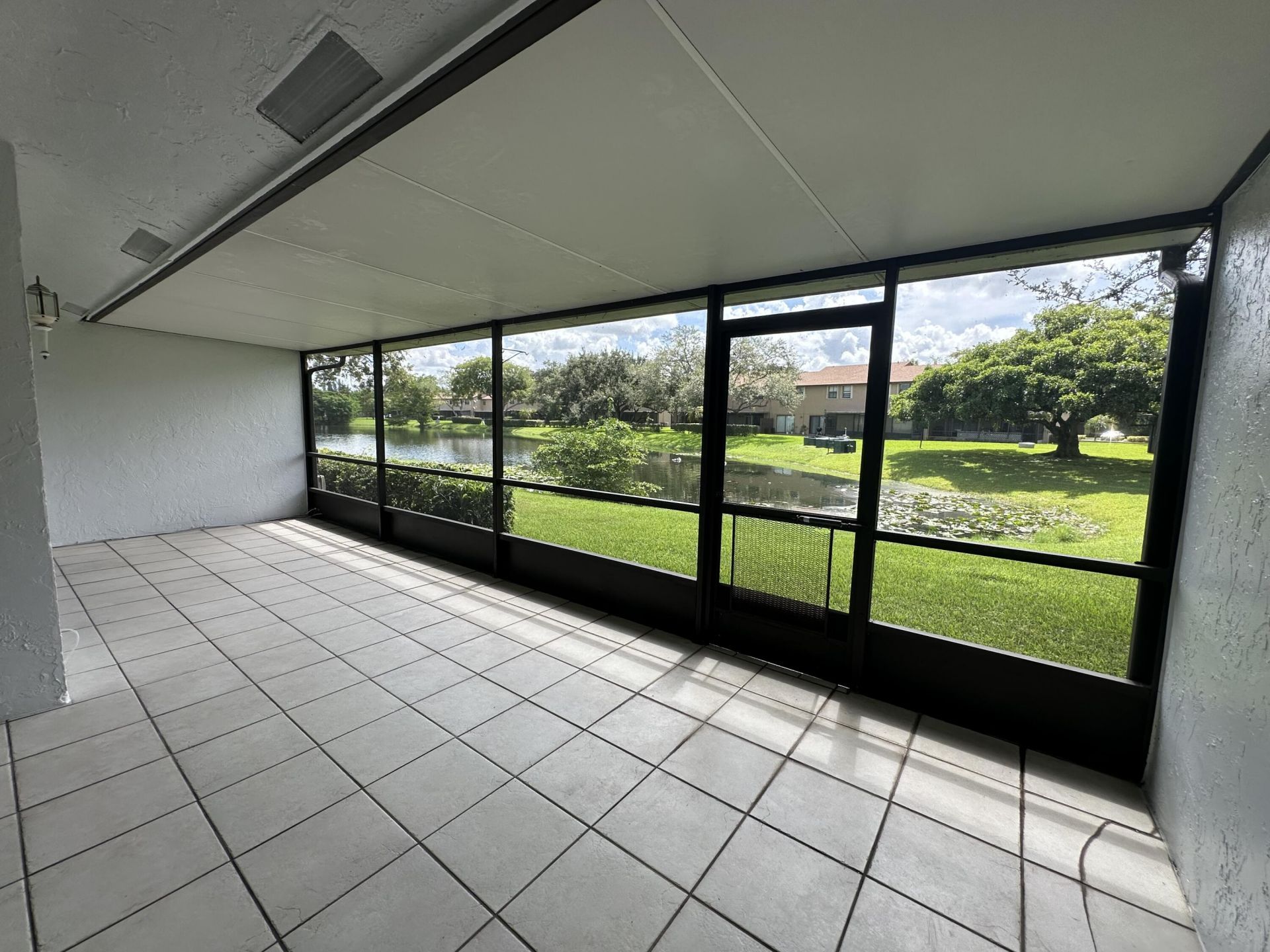 305 Lakeside Court, Sunrise, FL 33326 Photo