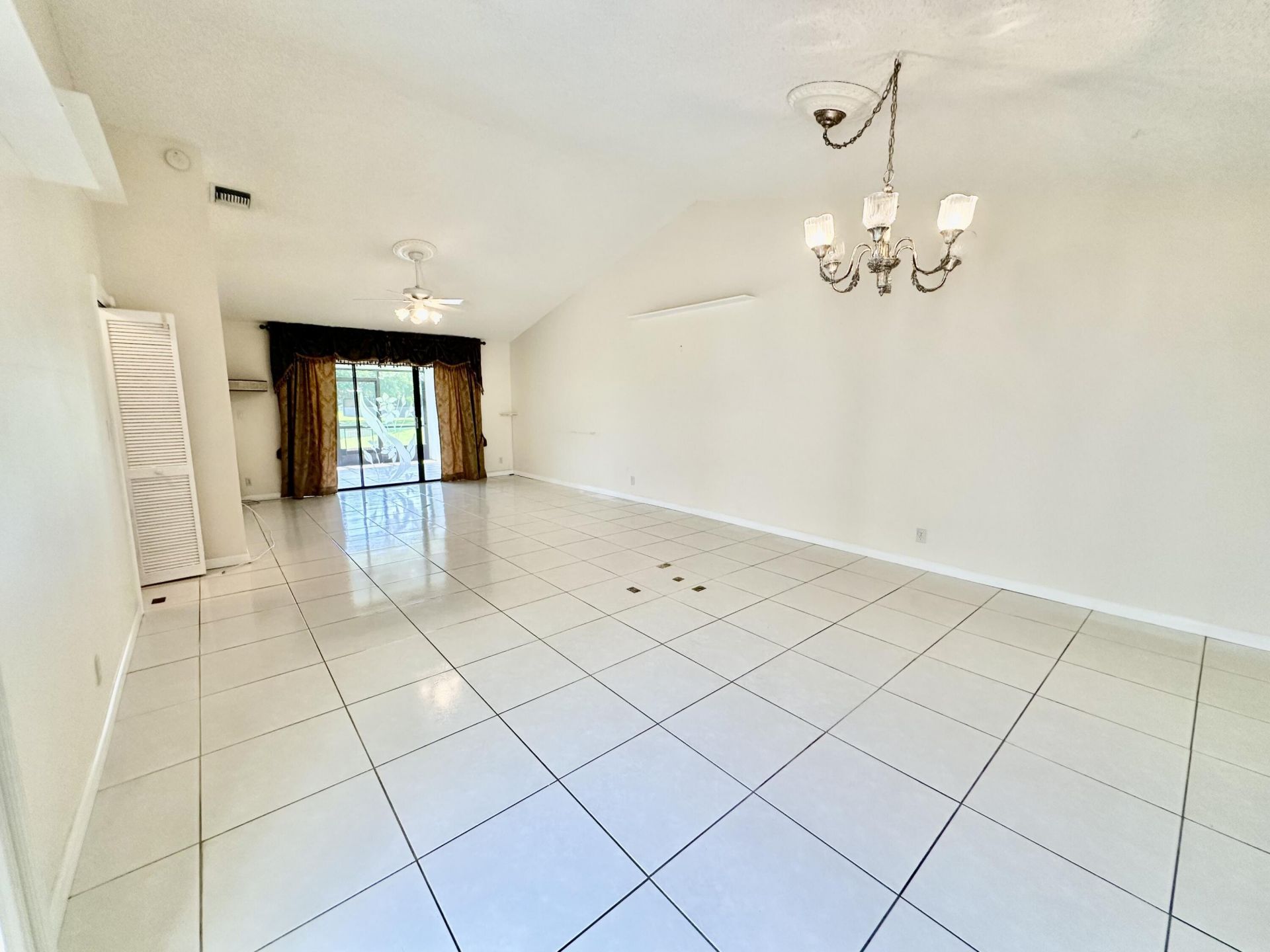 305 Lakeside Court, Sunrise, FL 33326 Photo