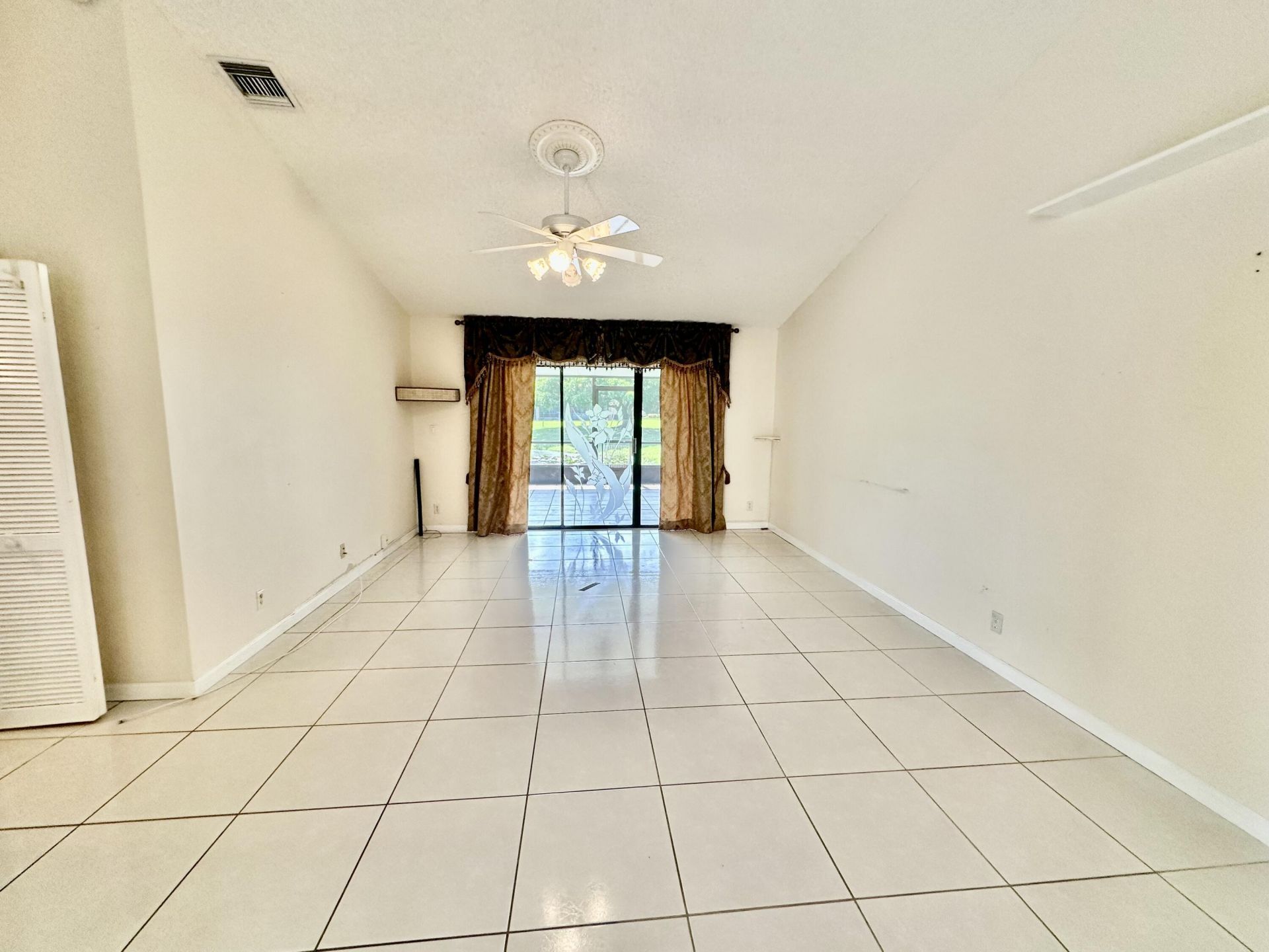 305 Lakeside Court, Sunrise, FL 33326 Photo