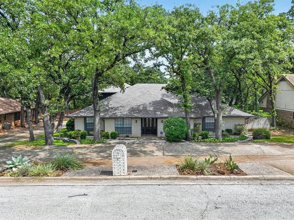 2201 Adams Drive , Arlington, TX 76011