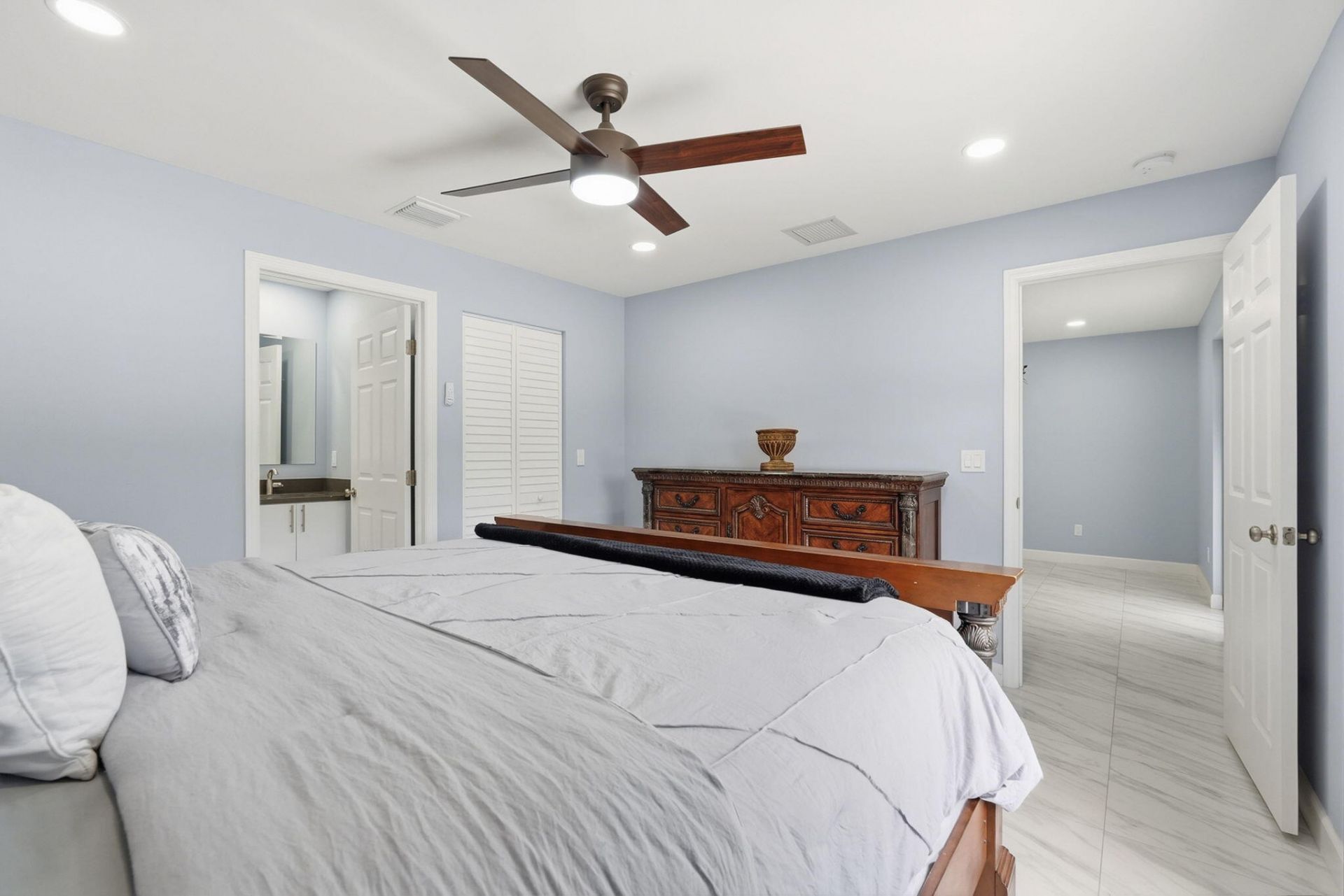 18477 Sycamore Drive W, The Acreage, FL 33470 Photo