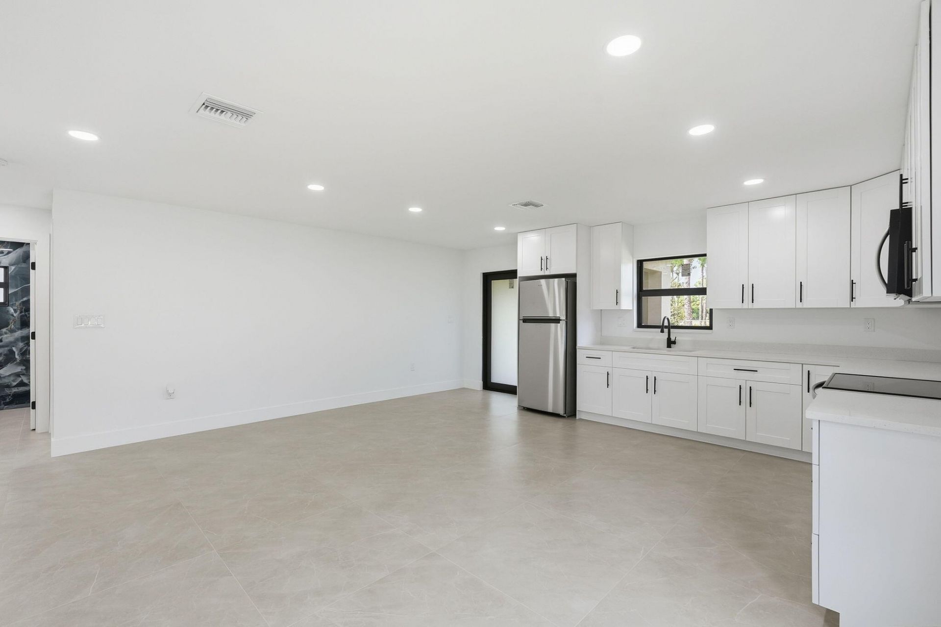 18477 Sycamore Drive W, The Acreage, FL 33470 Photo