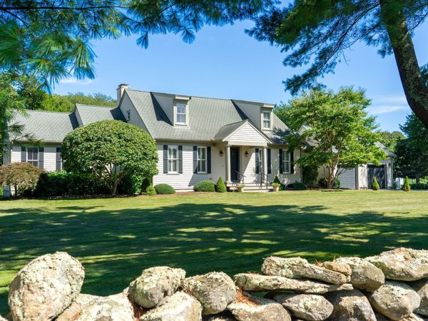 557 Smith Neck Rd, Dartmouth, MA 02748