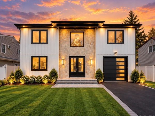93 Stone , Levittown, NY 11756