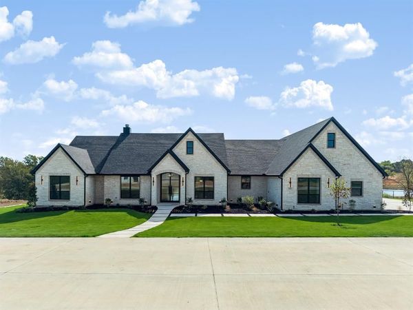 153 Red Bird Lane , Bells, TX 75414