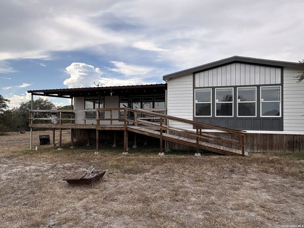 910 Pr 6255, Hobson, TX 78117