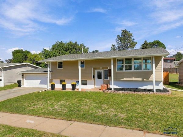 2936 COUNTRY CLUB DR, Rapid City, SD 57702