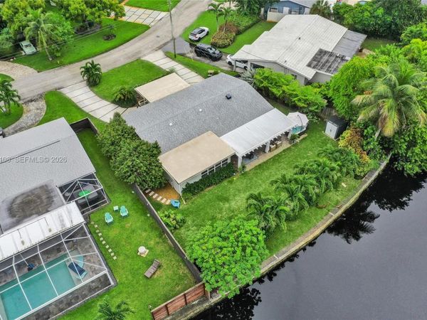 418 NW 20th St , Wilton Manors, FL 33311