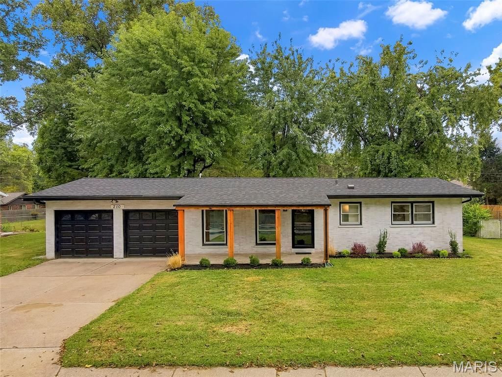 210 S Duchesne Drive, Saint Charles, MO 63301 Main Photo