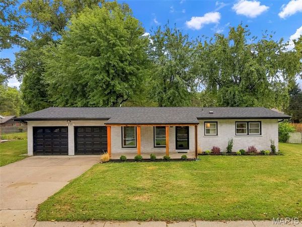 210 S Duchesne Drive, St Charles, MO 63301