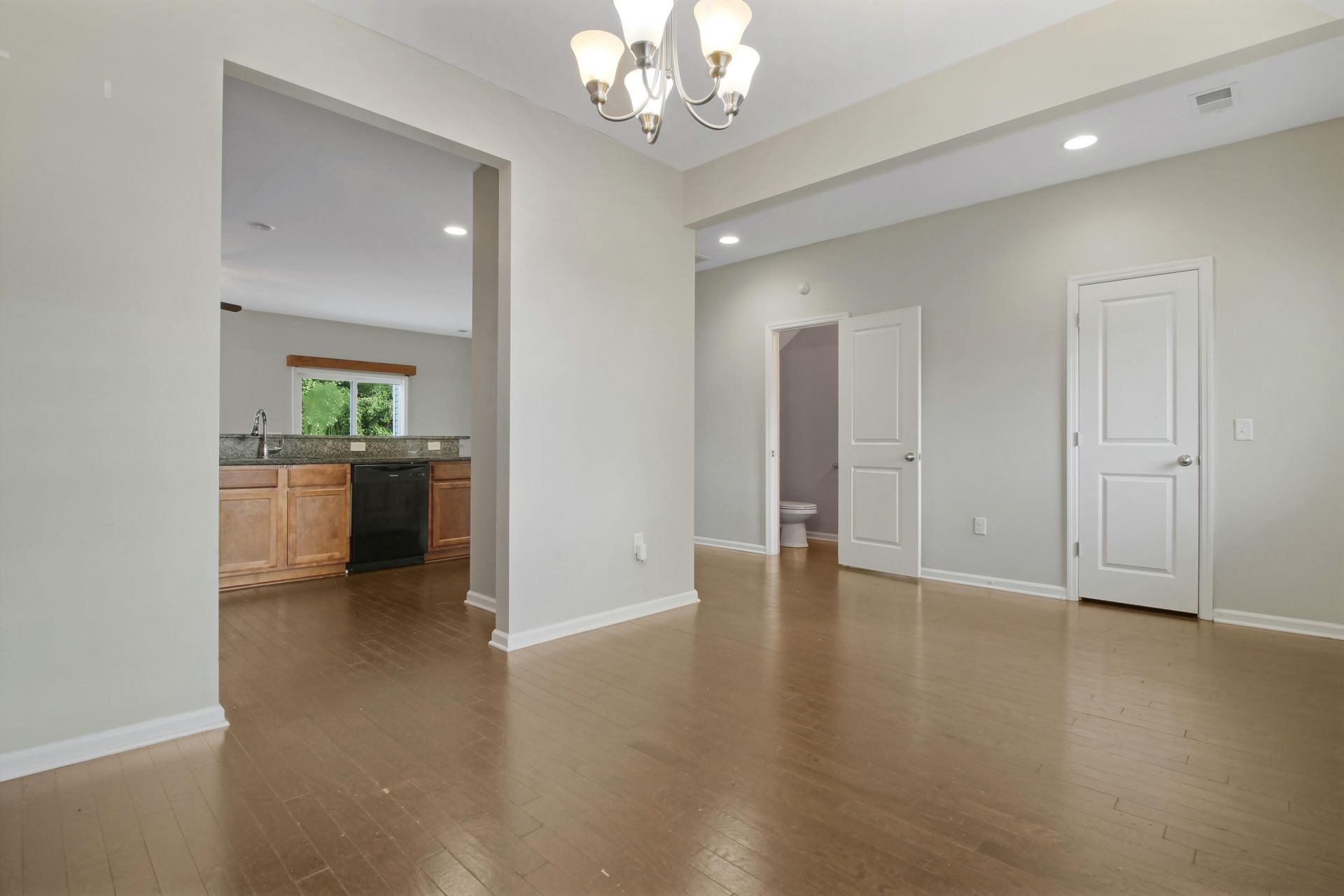 9073 Parlor Drive Photo 7