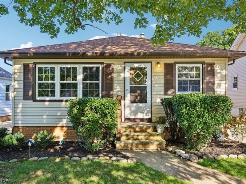 1657 Woodhurst Avenue , Mayfield Heights, OH 44124 Photo 1