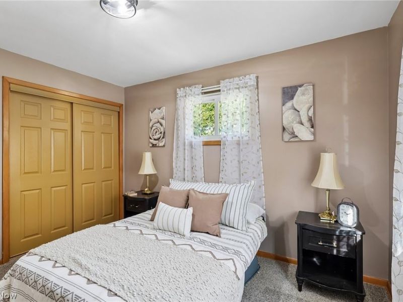 1657 Woodhurst Avenue , Mayfield Heights, OH 44124 Photo 11