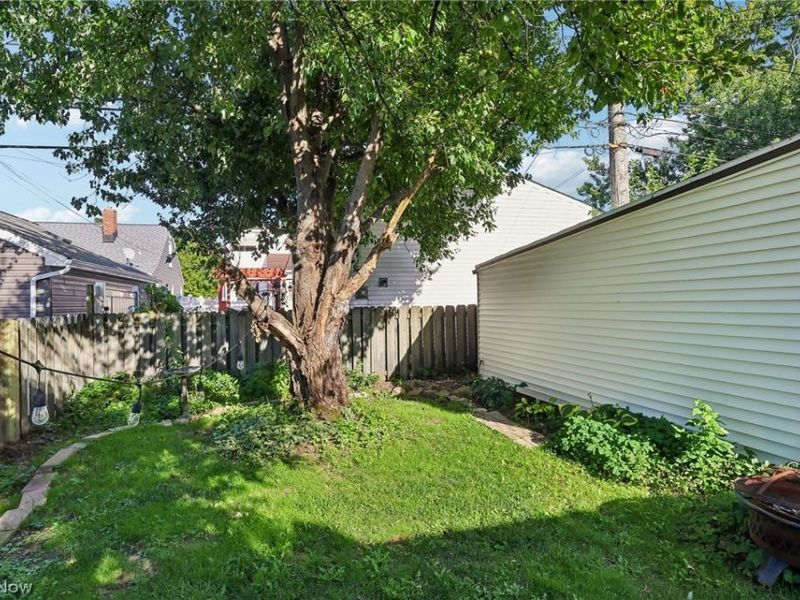 1657 Woodhurst Avenue , Mayfield Heights, OH 44124 Photo 22