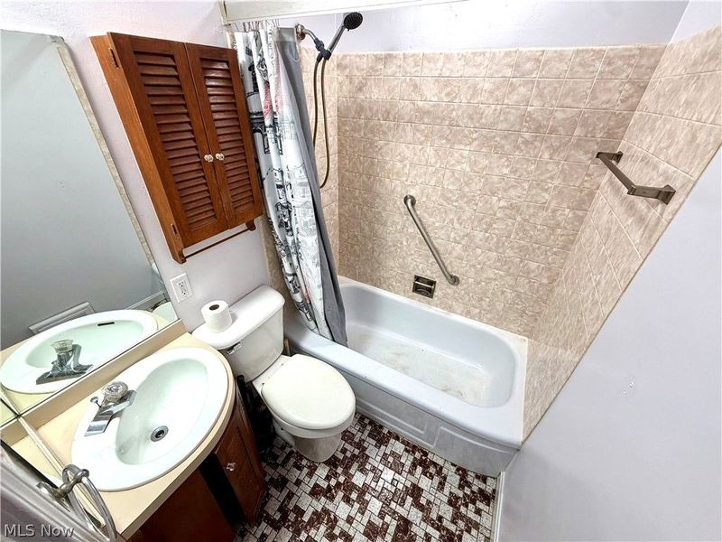 7502 Arden Road, Parma, OH 44129 Photo 9
