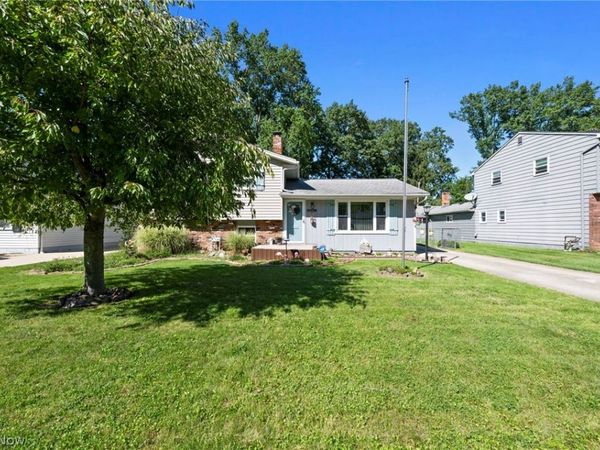 38233 Parkway Boulevard , Willoughby, OH 44094