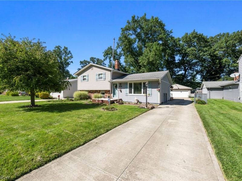 38233 Parkway Boulevard, Willoughby, OH 44094 Photo 2