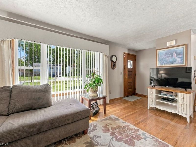 38233 Parkway Boulevard, Willoughby, OH 44094 Photo 5