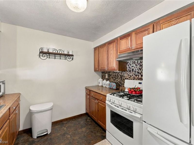 38233 Parkway Boulevard, Willoughby, OH 44094 Photo 9