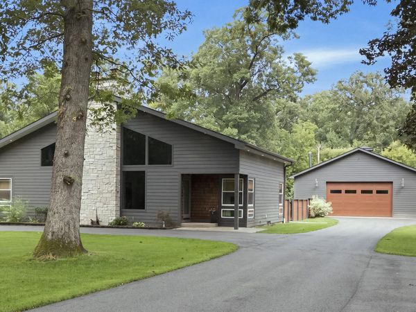 1404 Del Oaks Ln, Delavan, WI 53115